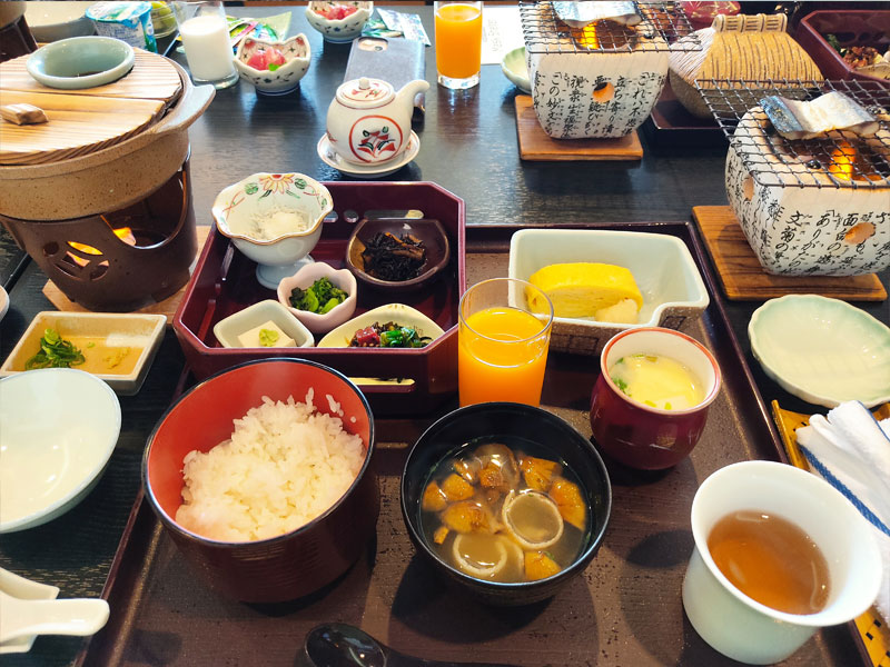熊野別邸中の島の朝食